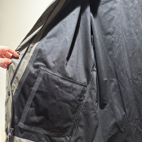 Kavu Men’s Army Green Raincoat Jacket - Picture 10 of 10